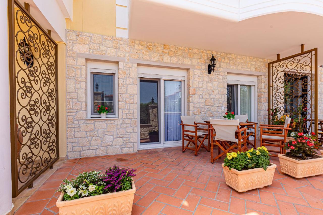 Elvis Nest Apartment Nea Moudania Luaran gambar