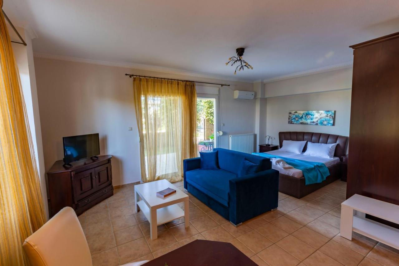 Elvis Nest Apartment Nea Moudania Luaran gambar