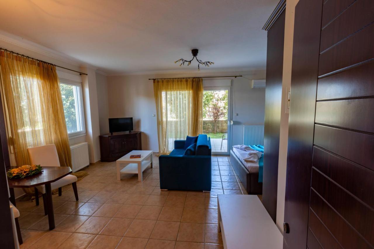 Elvis Nest Apartment Nea Moudania Luaran gambar