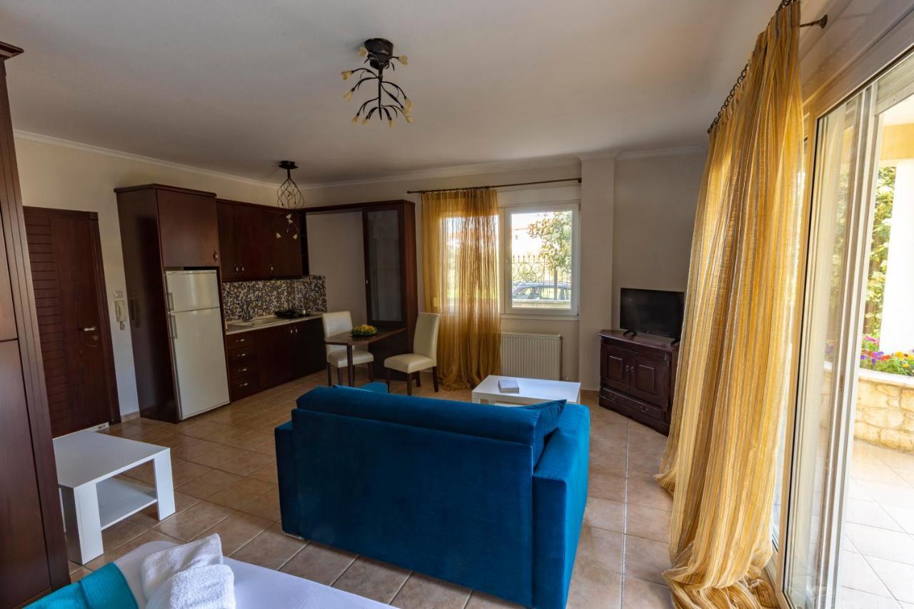 Elvis Nest Apartment Nea Moudania Luaran gambar