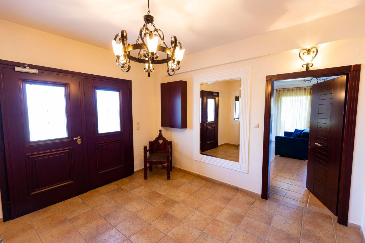 Elvis Nest Apartment Nea Moudania Luaran gambar